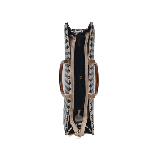 MR FASHION Shoulder Bag (Skin & Black)